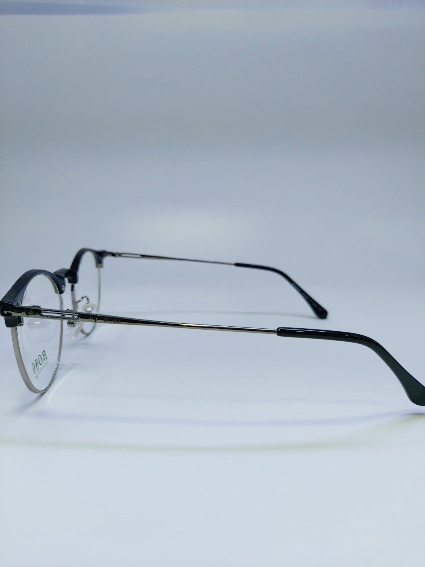 Boss - Round Black and Gold - Plastic / Acetate
