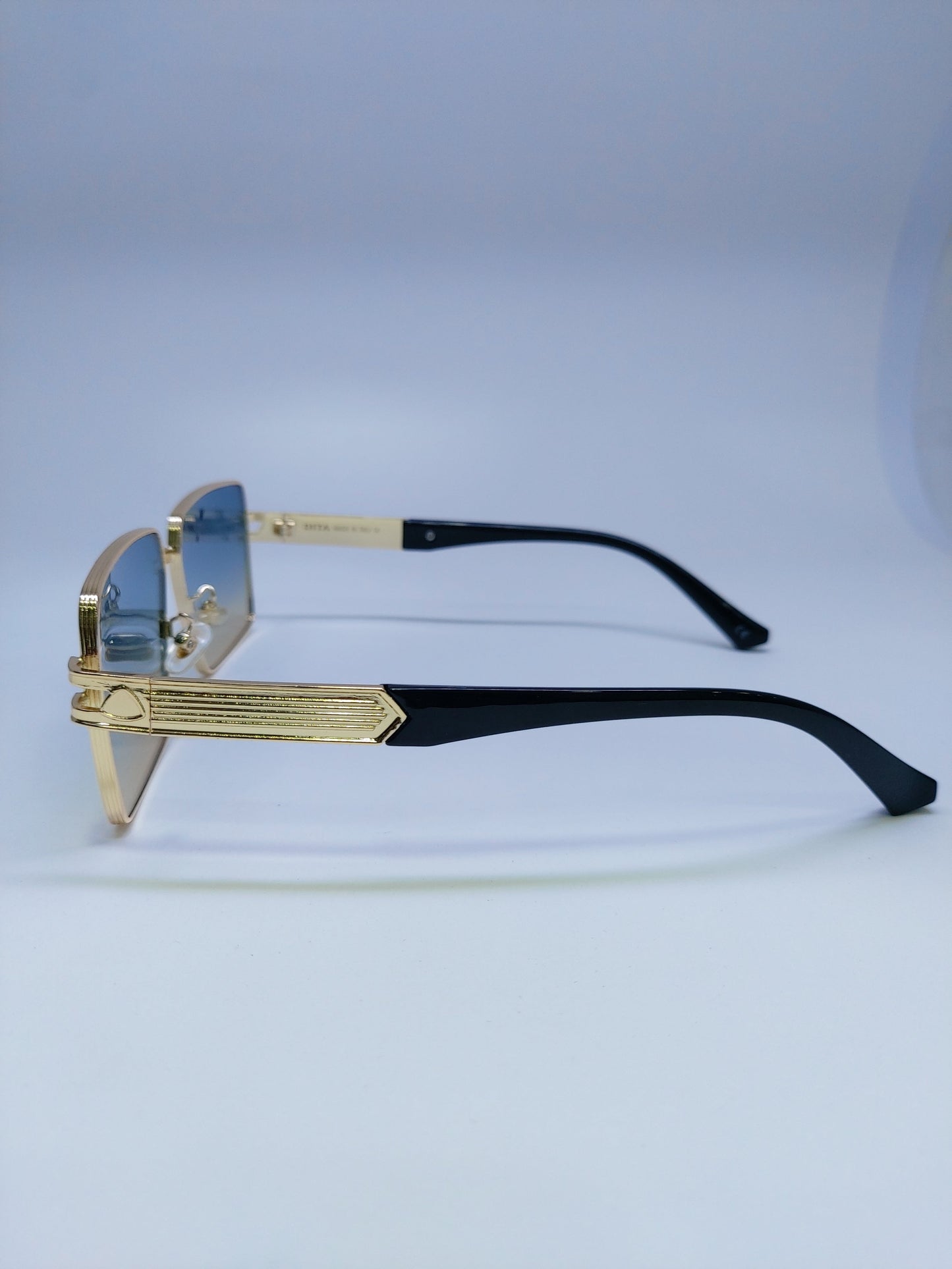 Dita - Blue and Gold - Metal